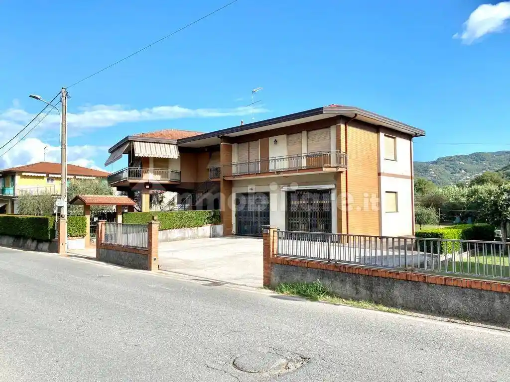 Villa in vendita a Sarzana