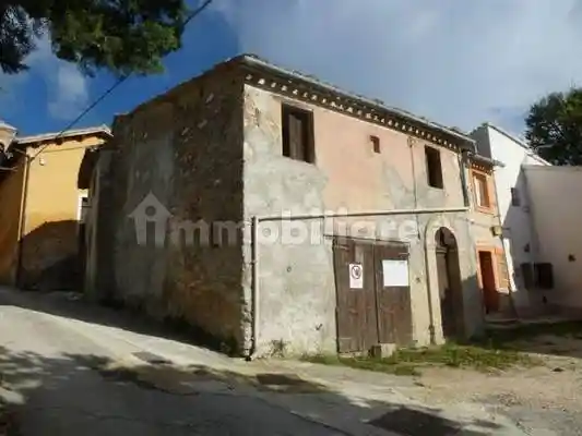 Casa indipendente in vendita a San Severino Marche