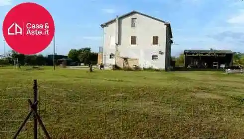 Rustico - Casale in vendita a Macerata