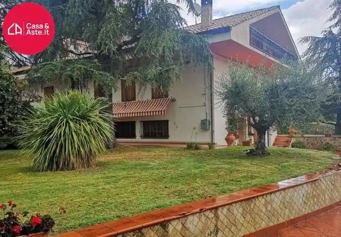 Villa in vendita a Santa Vittoria in Matenano