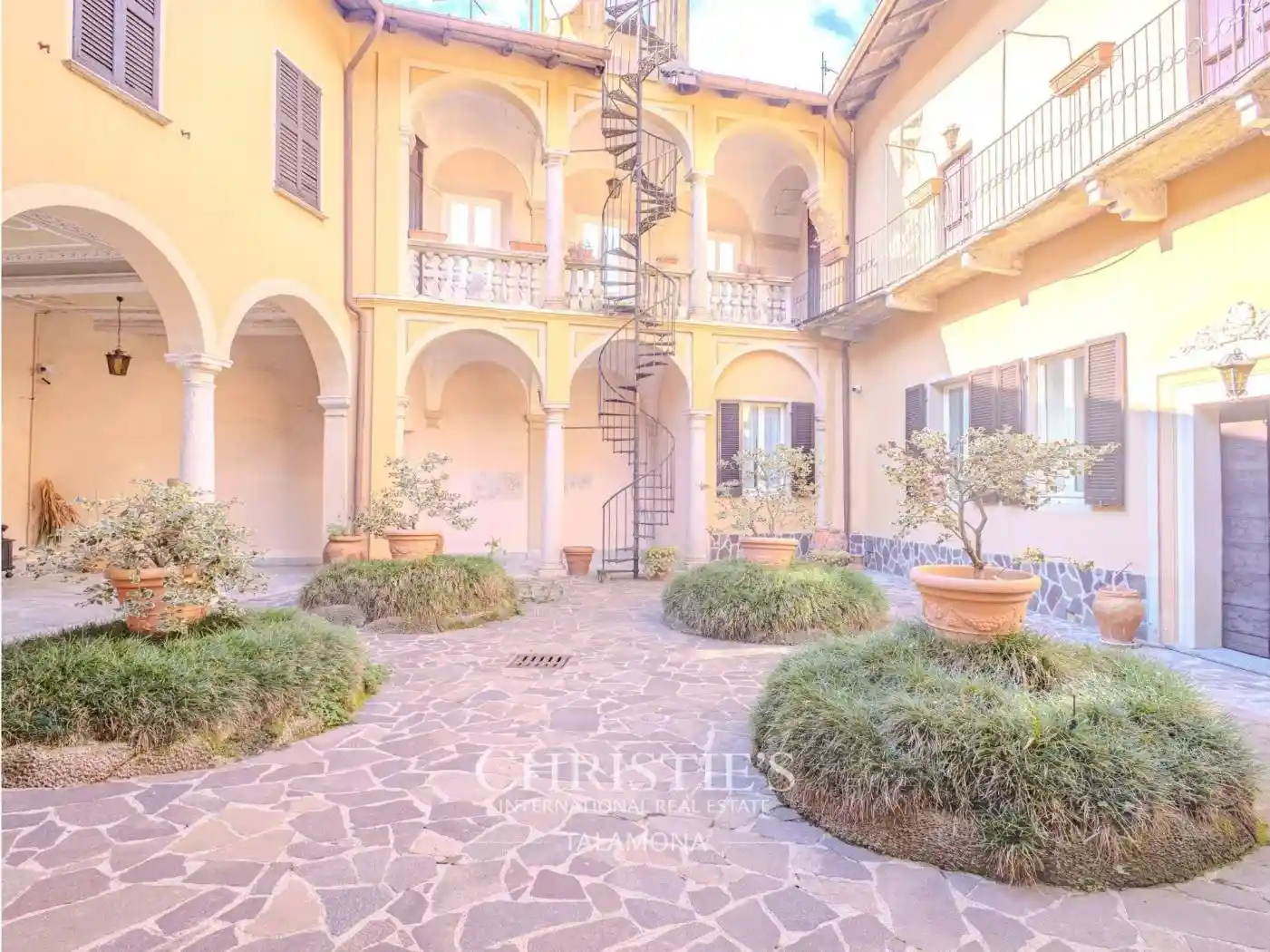 Villa in vendita a Porto Valtravaglia