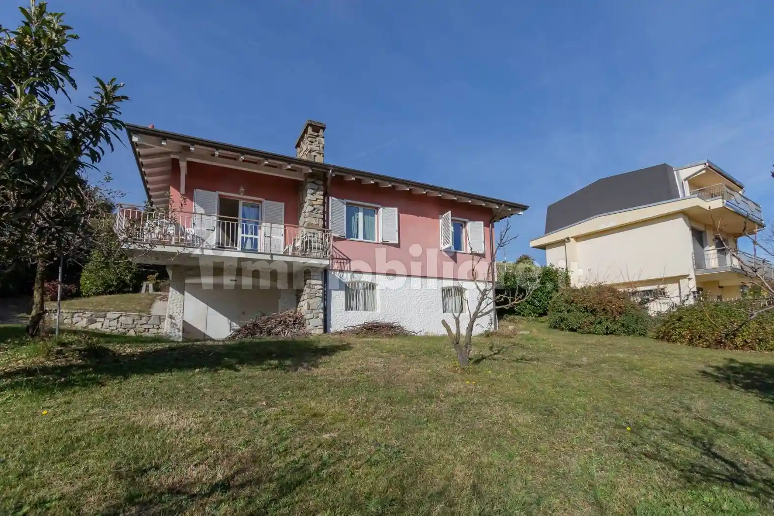 Villa in vendita a Nebbiuno