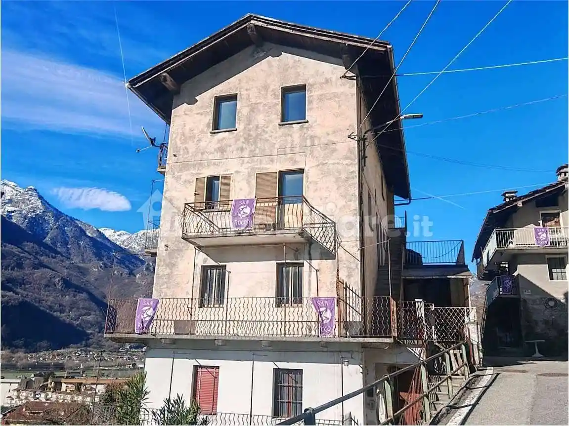 Casa indipendente in vendita a Pont-Saint-Martin