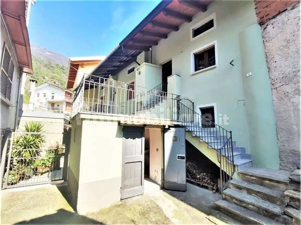 Casa indipendente in vendita a Quincinetto