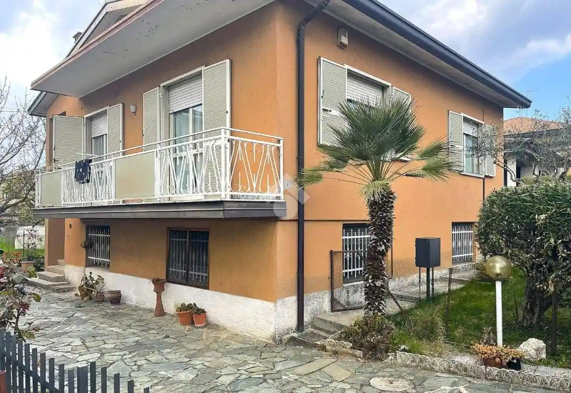 Villa in vendita a Figino Serenza