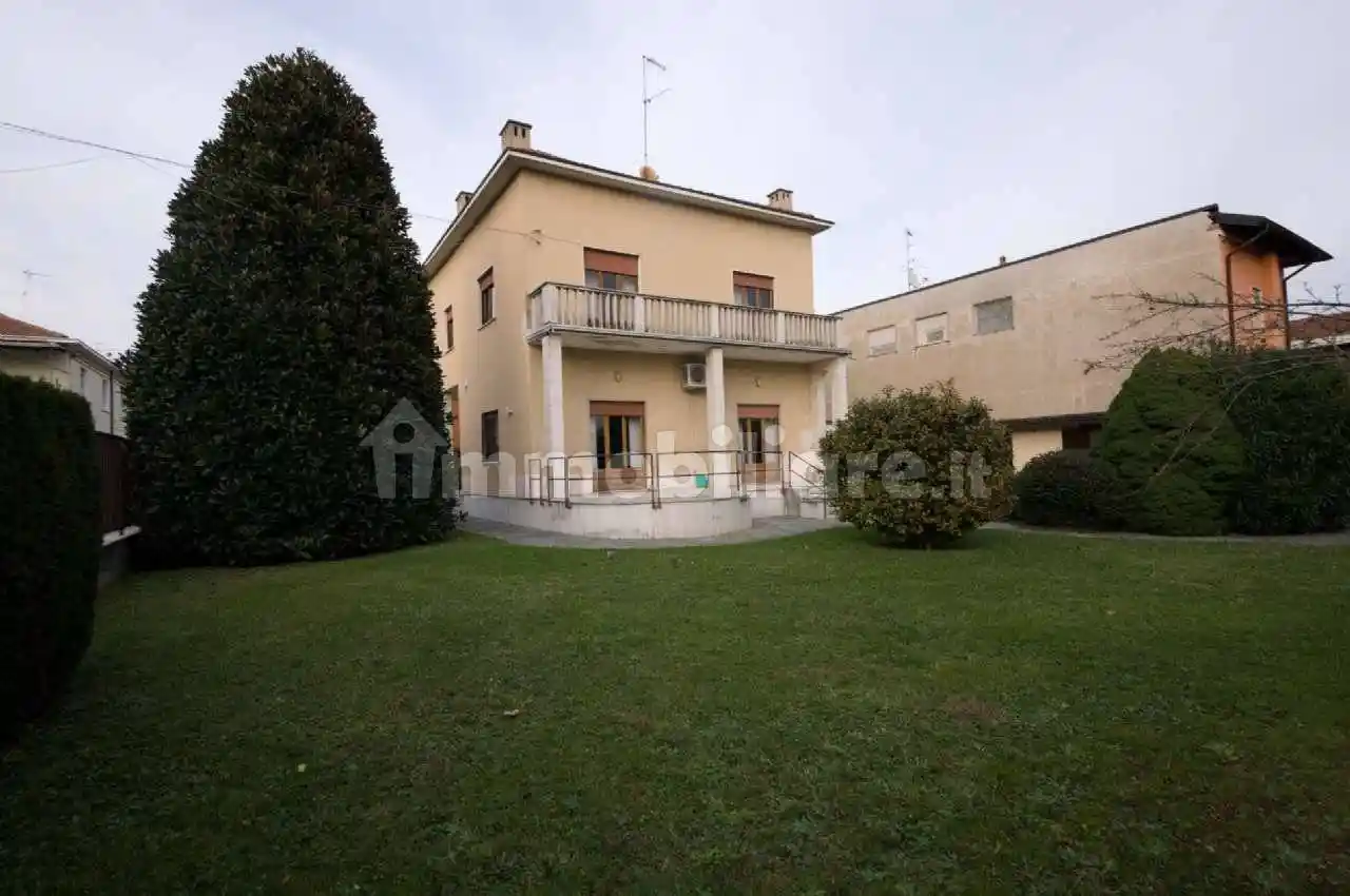 Villa in vendita a Busto Arsizio