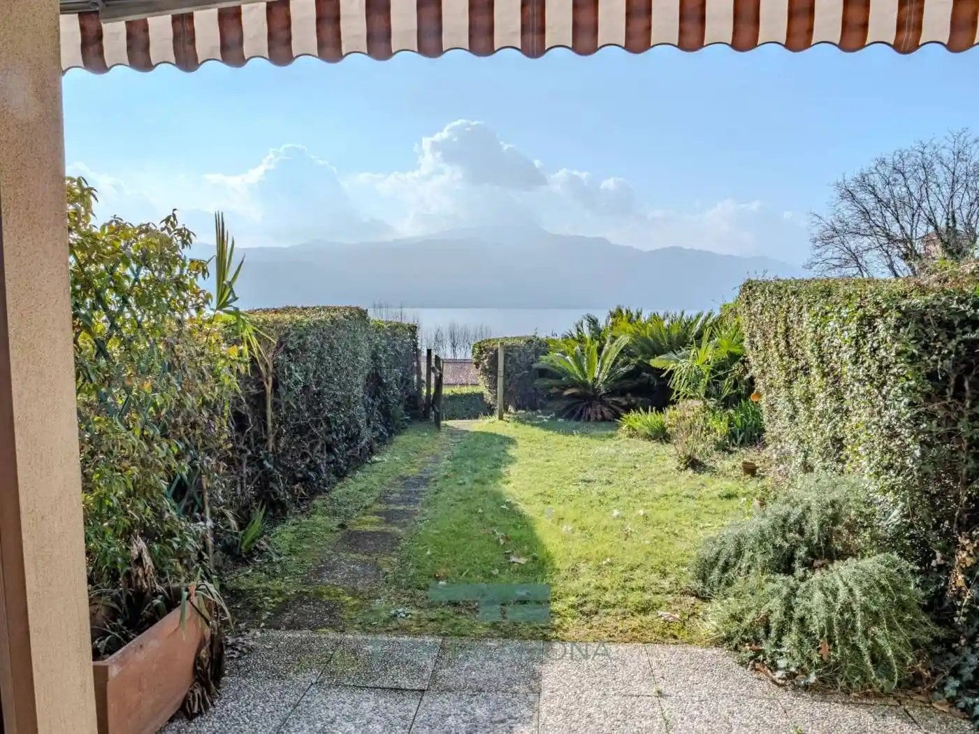 Appartamento in vendita a Laveno-Mombello