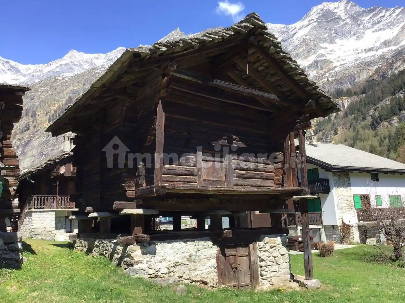 Palazzo - Edificio in vendita a Macugnaga