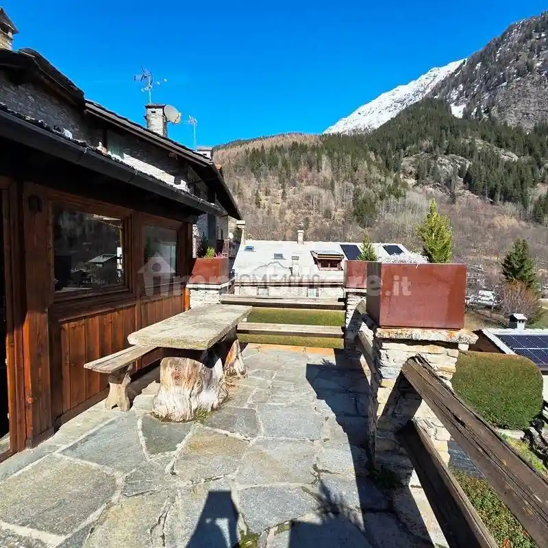 Casa indipendente in affitto a Prè-Saint-Didier