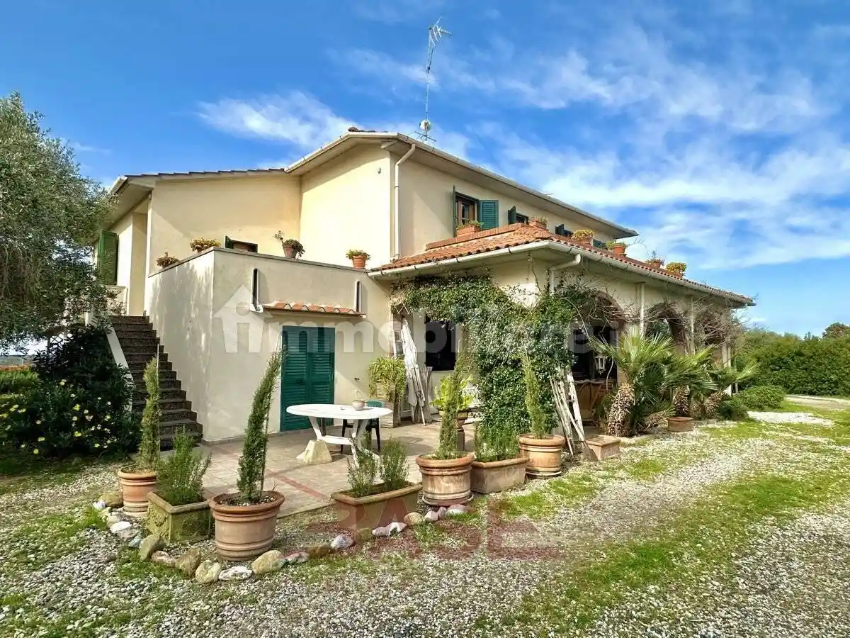 Villa in vendita a Cecina