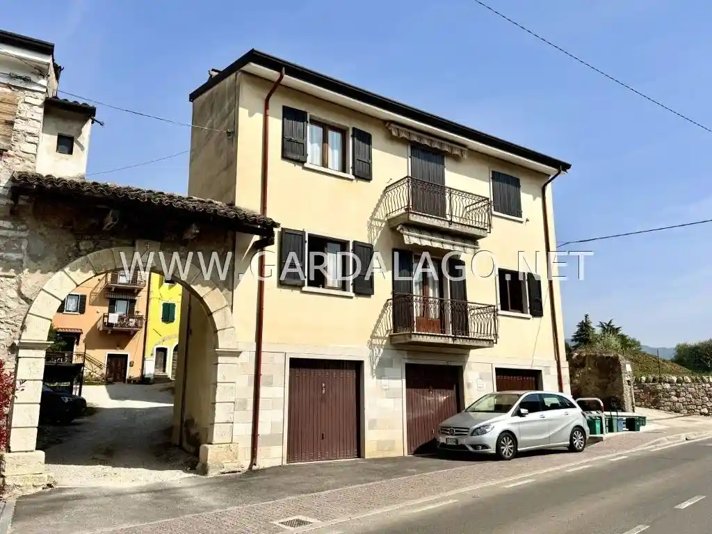 Appartamento in vendita a Caprino Veronese