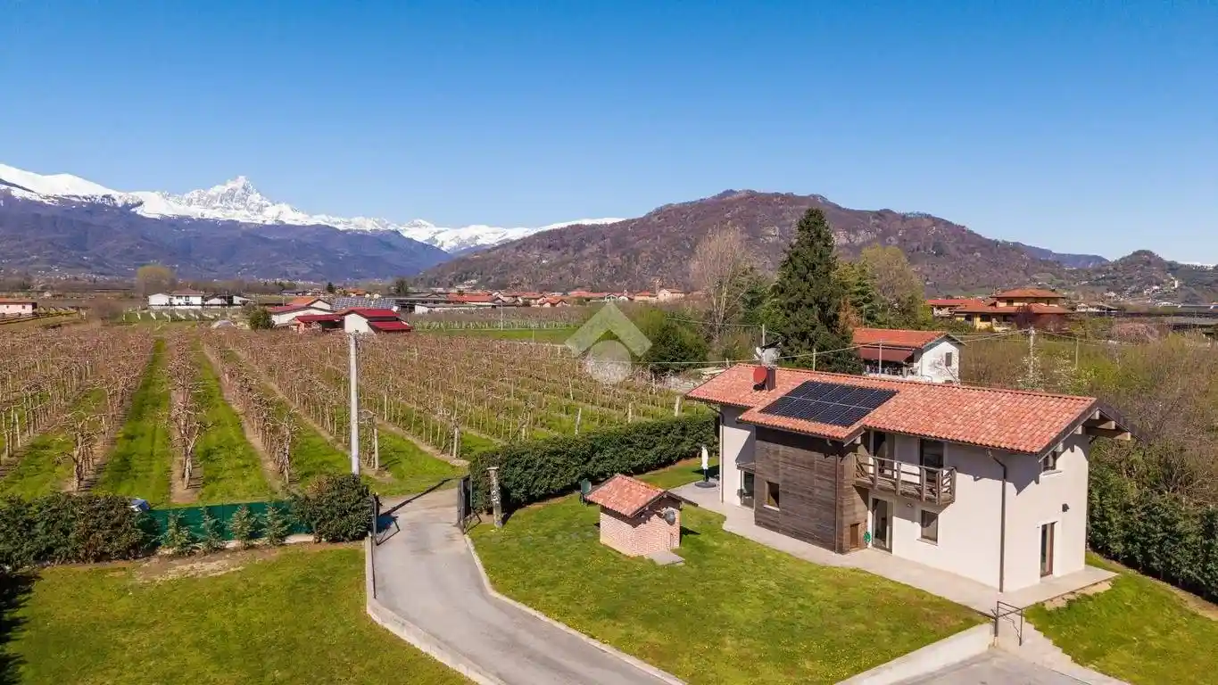 Villa in vendita a Revello