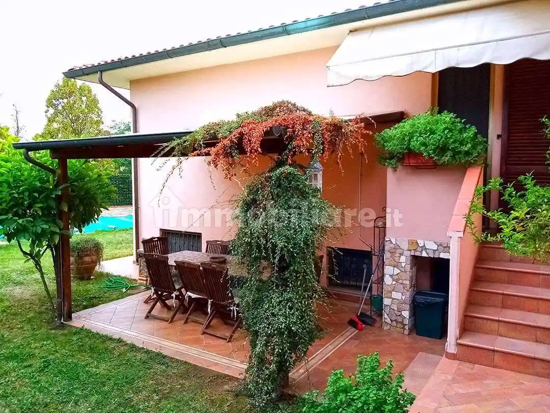 Villa in vendita a Capolona