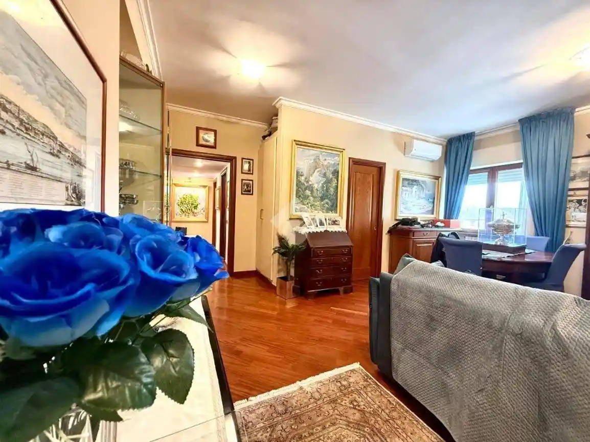 Appartamento in vendita a Napoli