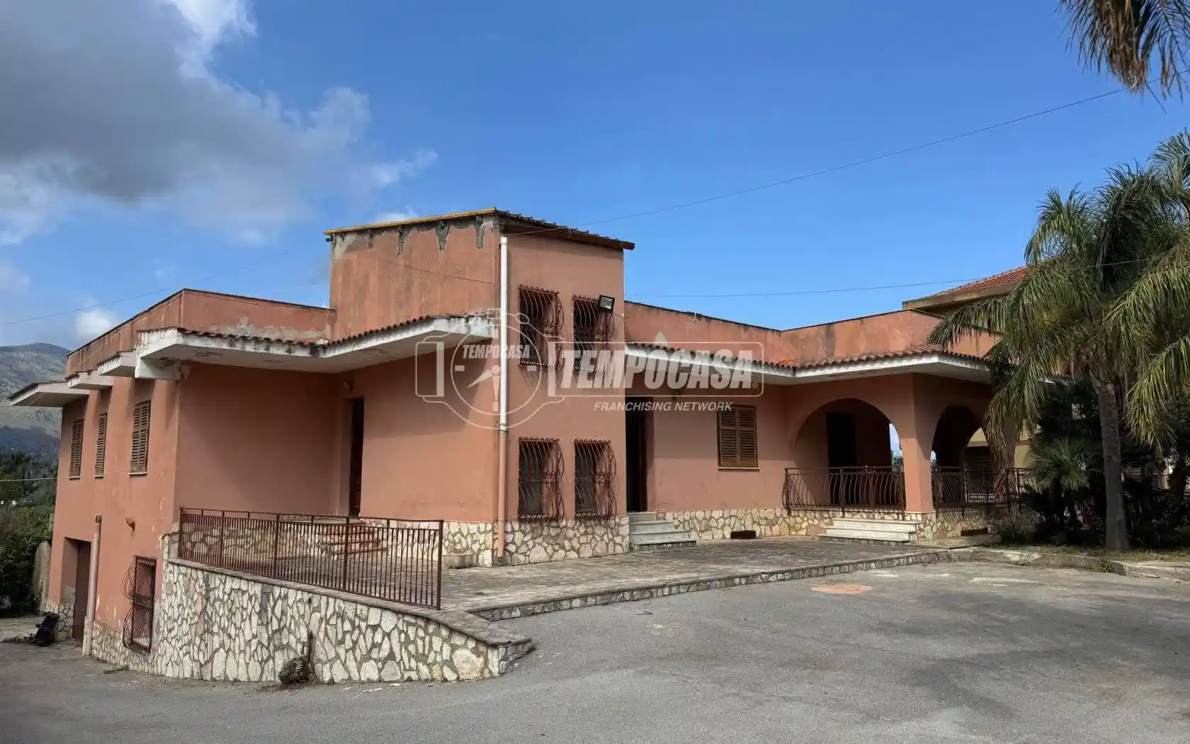 Palazzo - Edificio in vendita a Carini