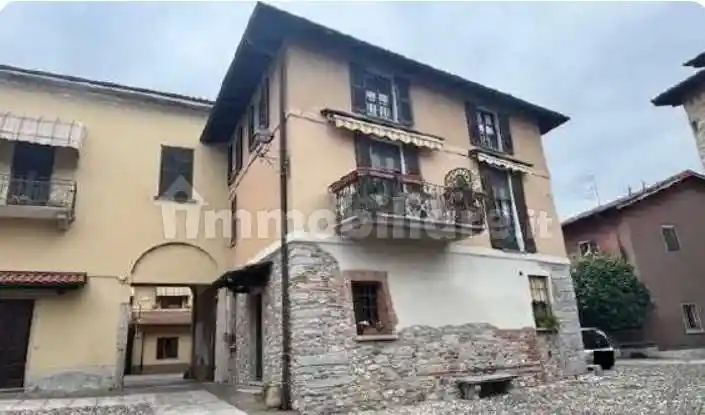 Appartamento in vendita a Daverio