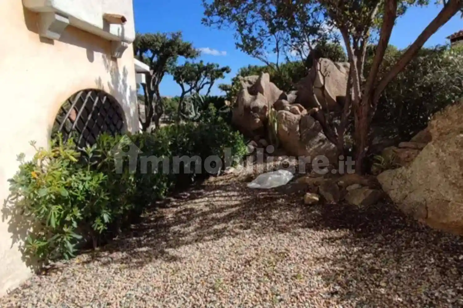 Appartamento in vendita a Arzachena