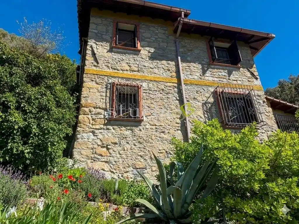 Casa indipendente in vendita a Bordighera