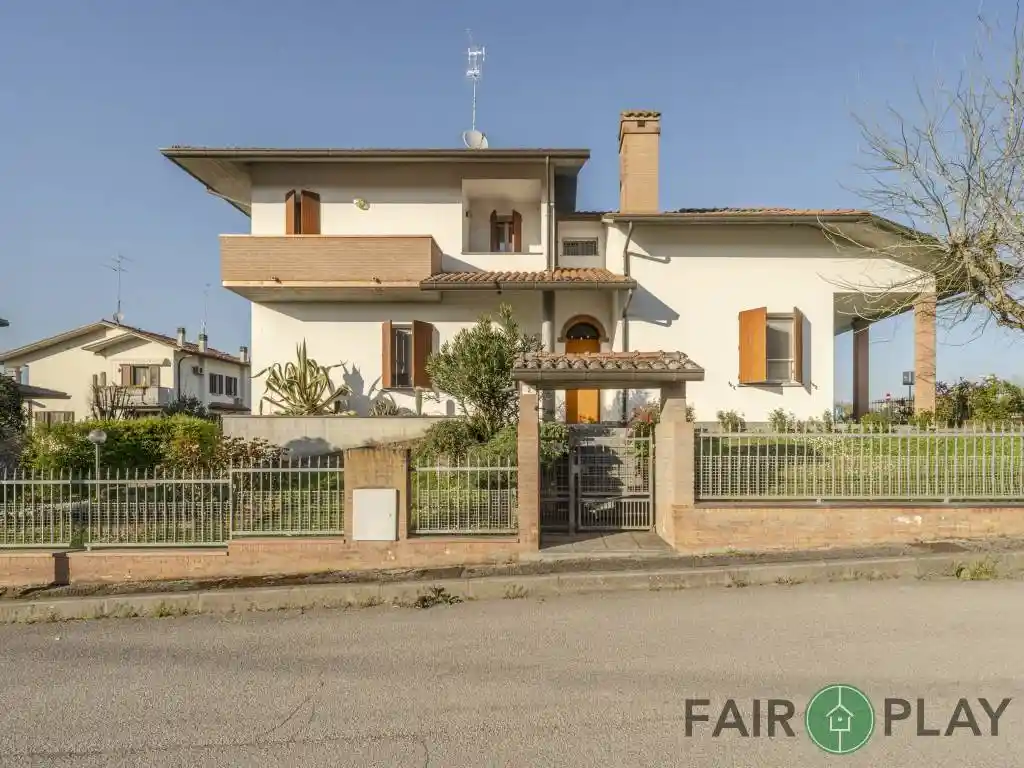 Casa indipendente in vendita a Forlì