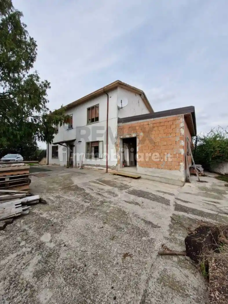Casa indipendente in vendita a Castelnovo Bariano
