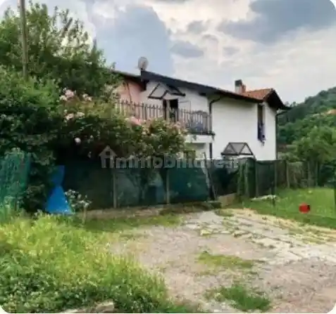 Villa in vendita a Bisuschio