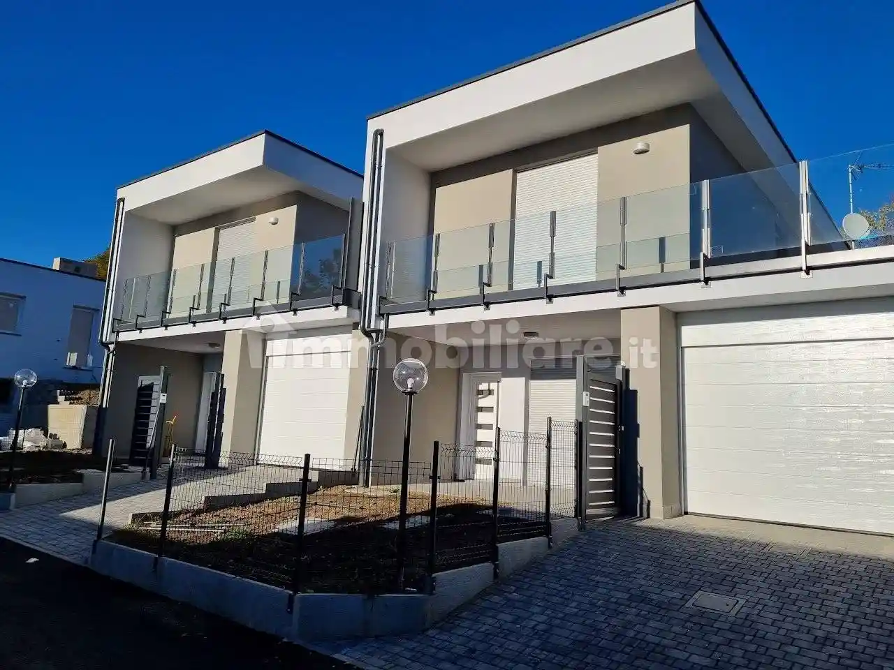 Villa in vendita a Montano Lucino