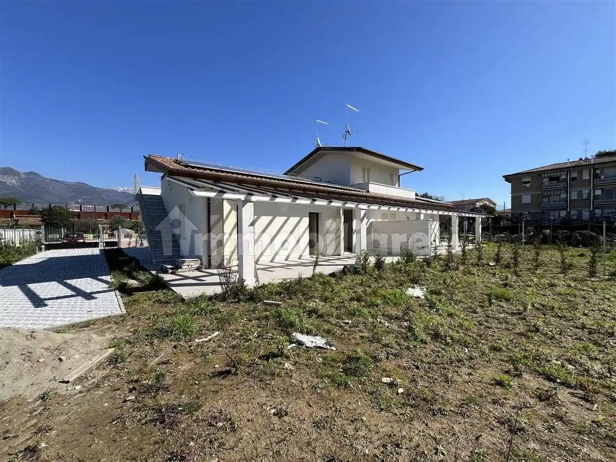 Villa in vendita a Massa