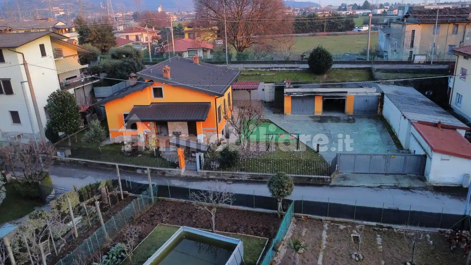 Villa in vendita a Carobbio degli Angeli