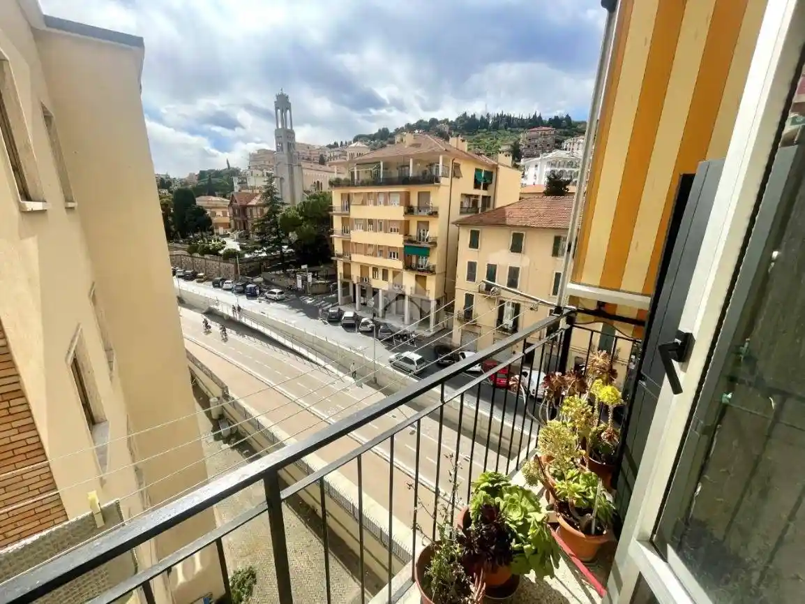 Appartamento in vendita a Imperia