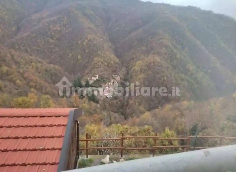 Casa indipendente in vendita a Valbrevenna