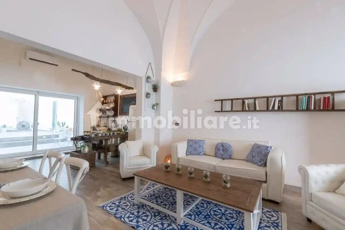 Casa indipendente in affitto a Brindisi