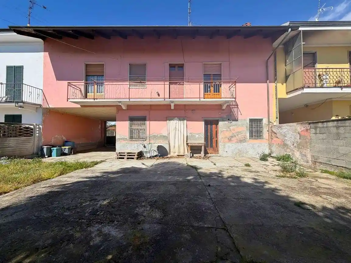 Casa indipendente in vendita a Tronzano Vercellese