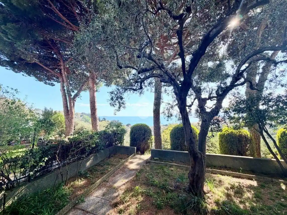 Villa in vendita a Albisola Superiore