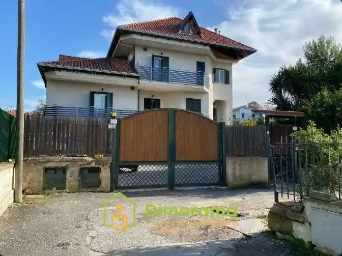 Villa in vendita a Giugliano in Campania