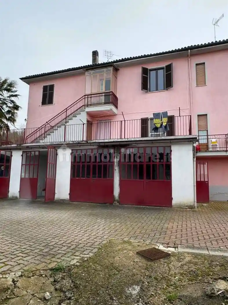 Casa indipendente in vendita a Mombercelli