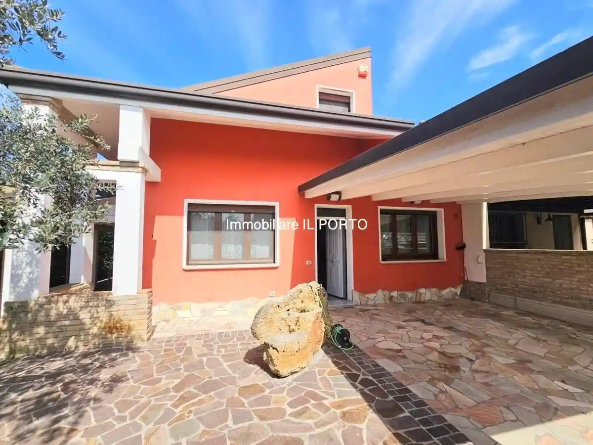 Villa in vendita a Lagosanto