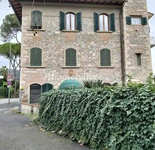 Villa in vendita a Montecatini-Terme