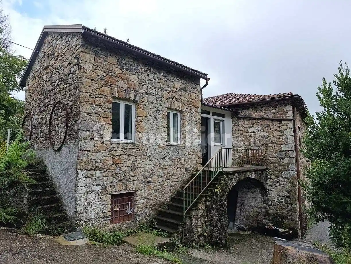 Villa in vendita a Varese Ligure