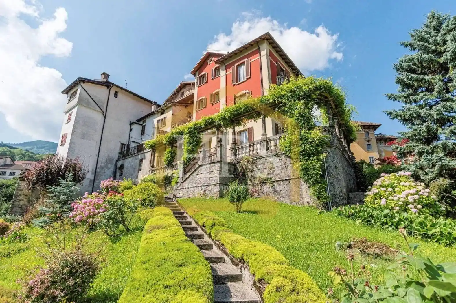 Villa in vendita a Schignano