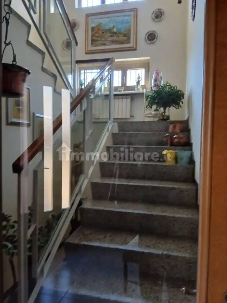 Casa indipendente in vendita a Lonate Ceppino