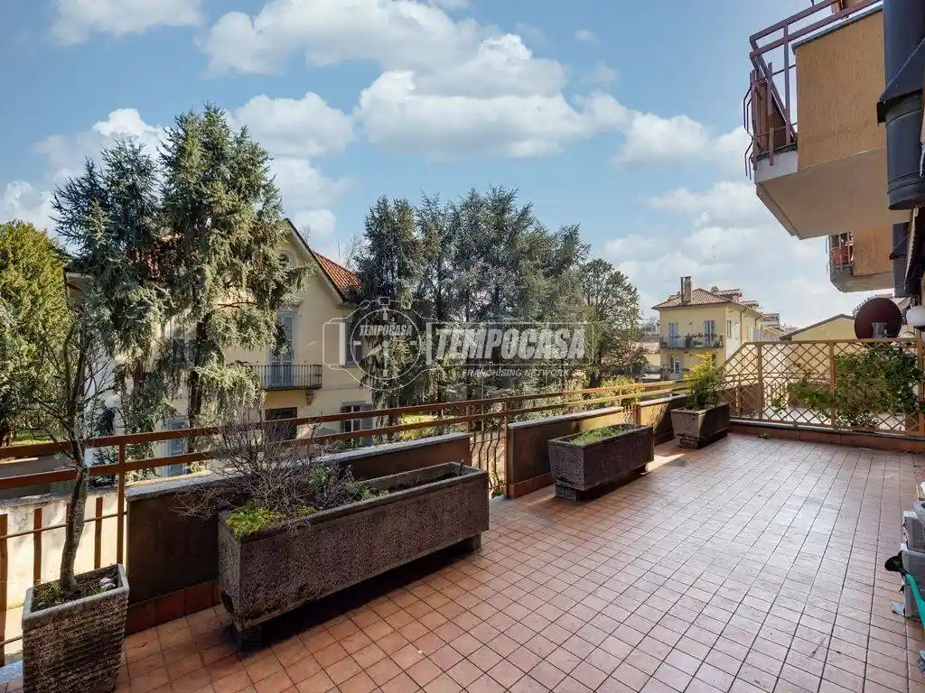 Appartamento in vendita a Villasanta