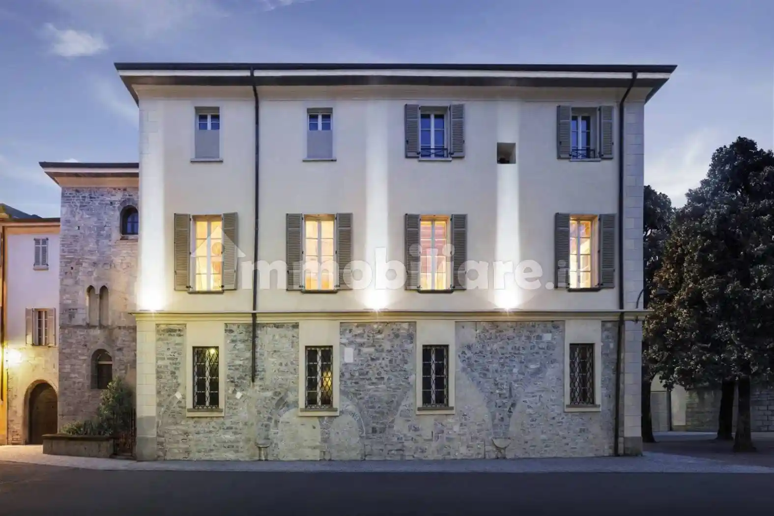 Palazzo - Edificio in vendita a Como
