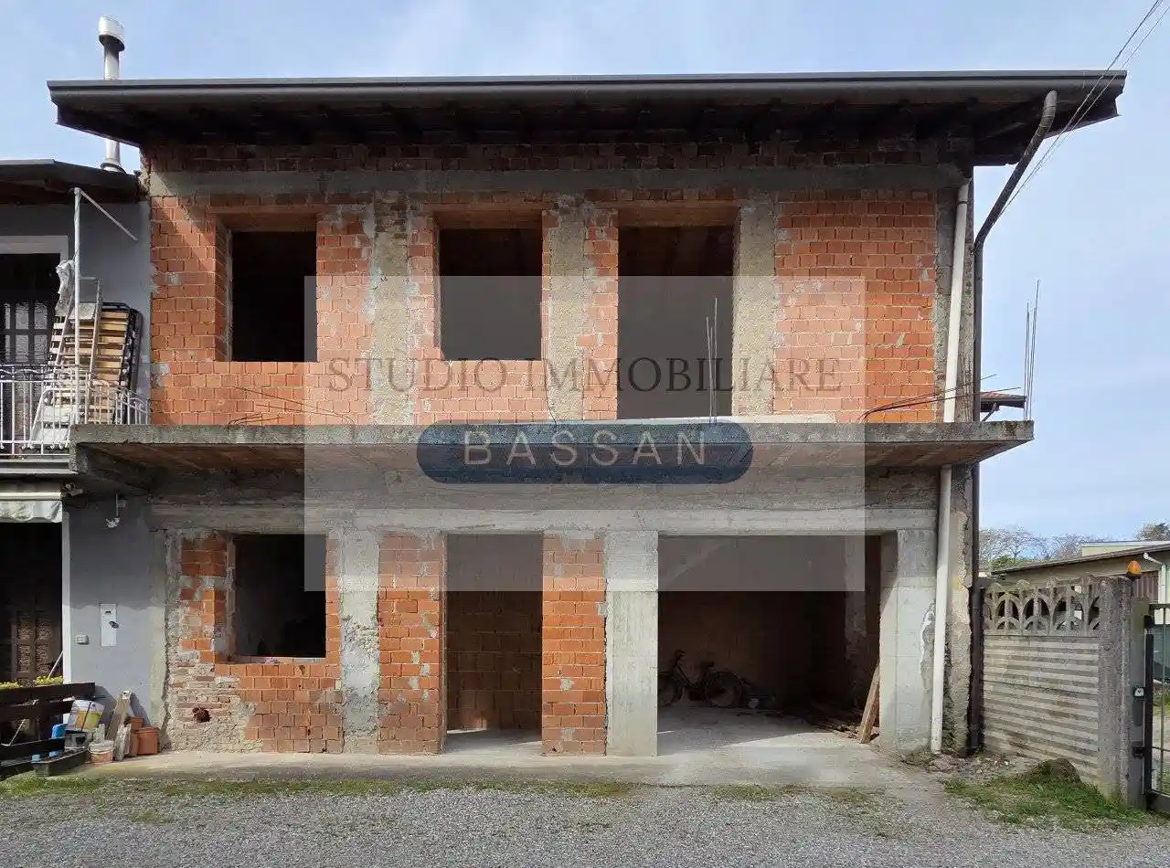 Rustico - Casale in vendita a Casorate Sempione