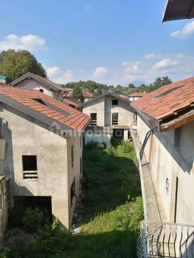 Palazzo - Edificio in vendita a Merate