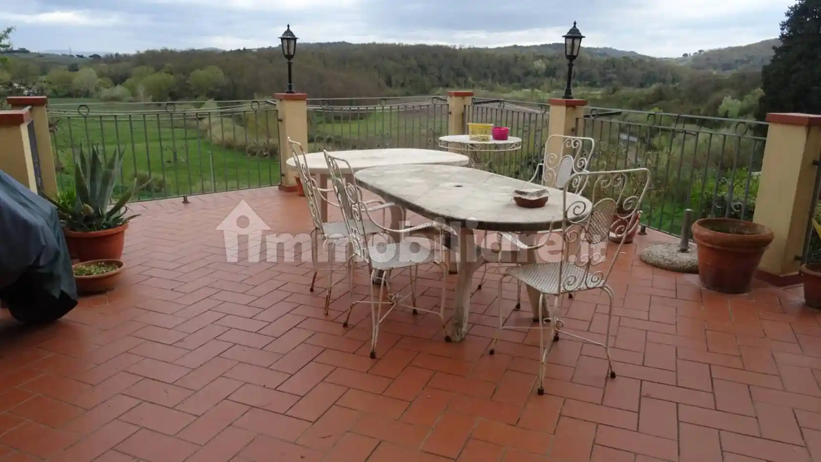 Casa indipendente in vendita a Campi Bisenzio