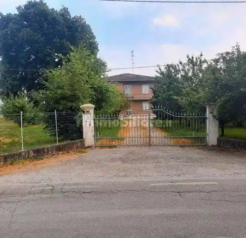 Villa in vendita a Campagnola Emilia