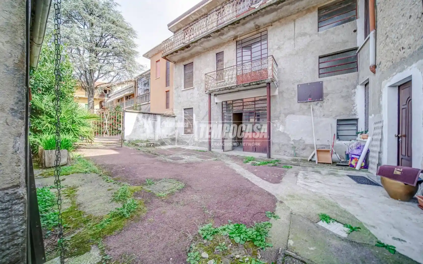 Palazzo - Edificio in vendita a Besnate