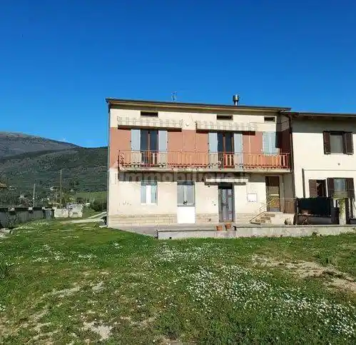Casa indipendente in vendita a Spello
