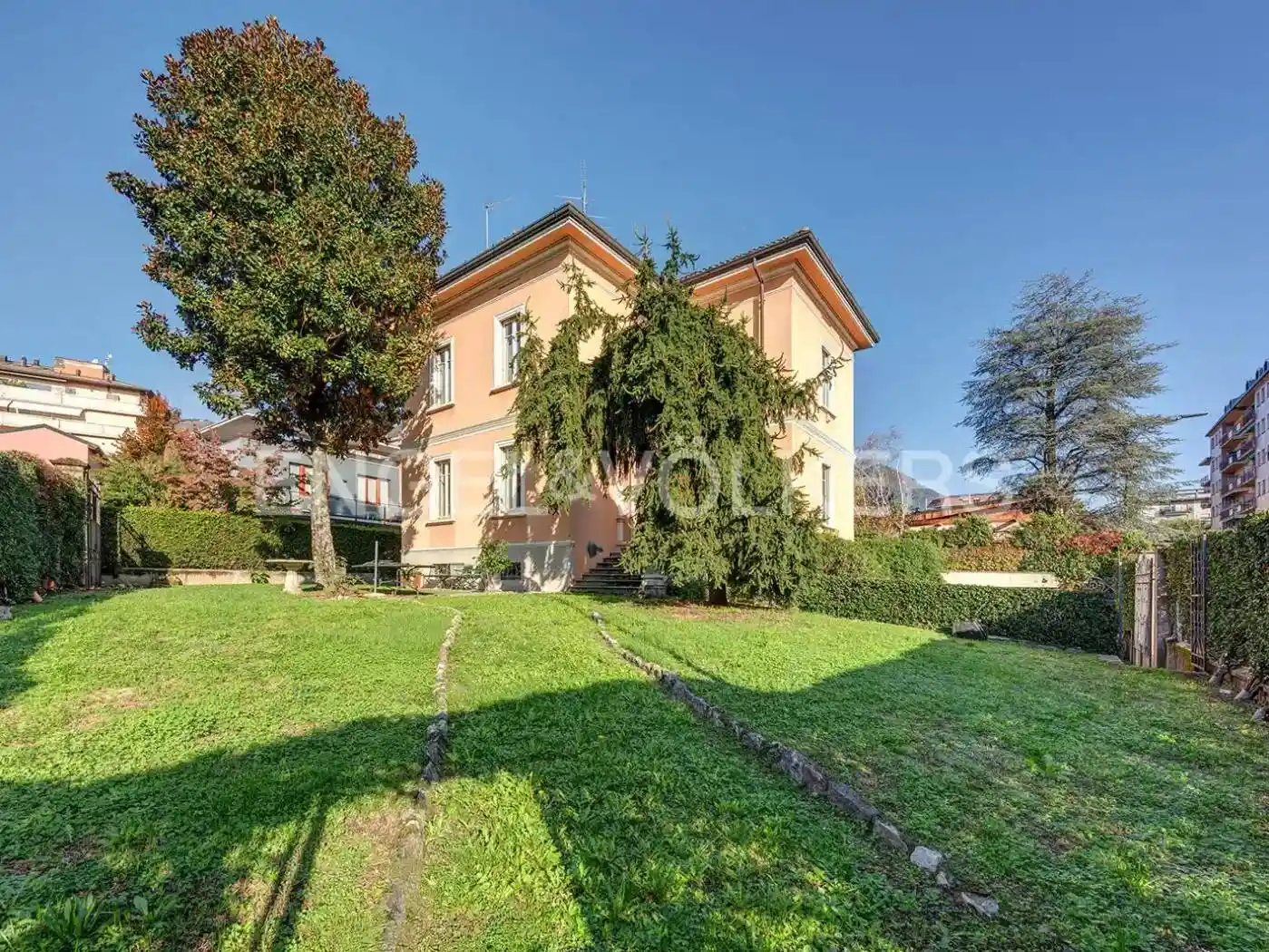 Villa in vendita a Erba