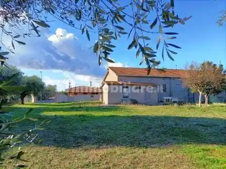 Villa in affitto a Montalto di Castro